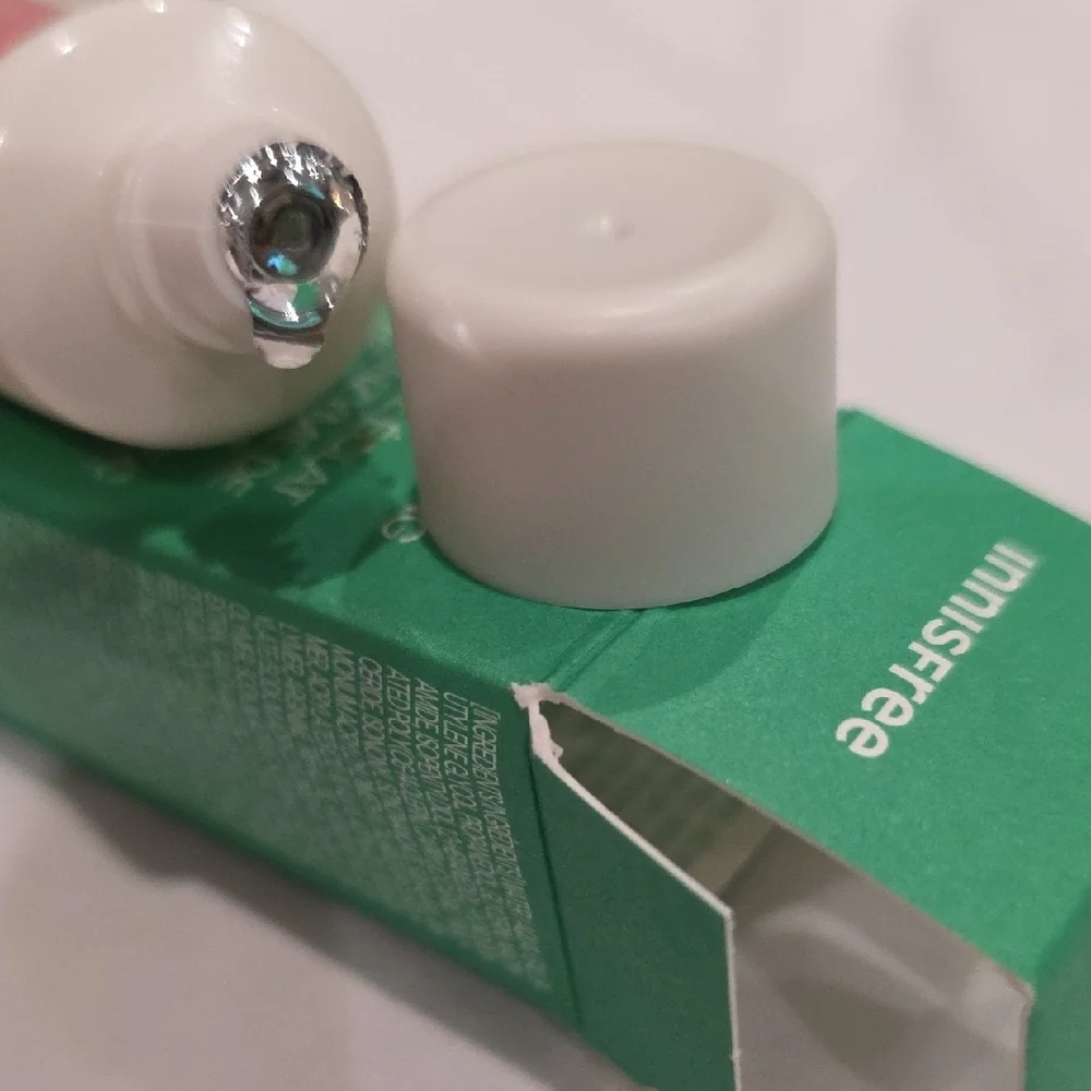 Innisfree Green Tea Enzyme    Vitamin C Brightening Cream - Picture 2 of 2